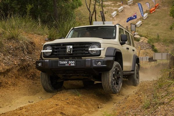 GWM Tank 300 plug-in conquers Beer O'Clock Hill