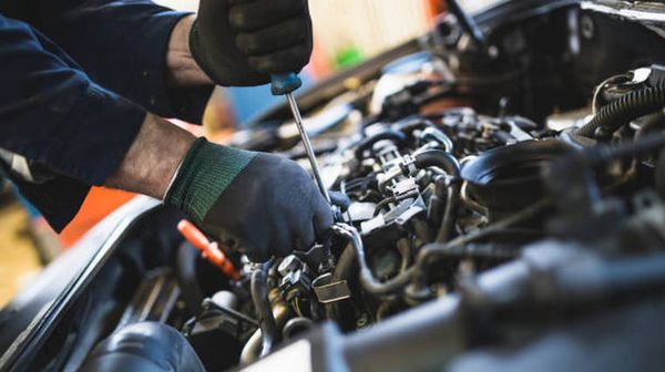 Automotive repair mechanic