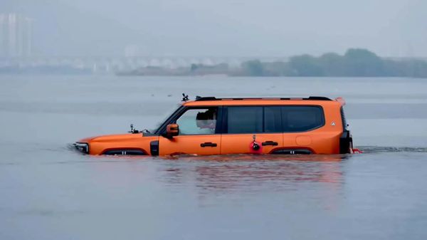 Chery Jetour G700 amphibious SUV