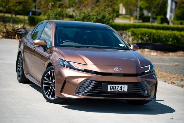 Toyota NZ recalls Camry over issue with driver display screen
