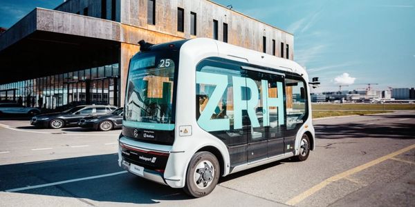 Autonomous electric shuttle at Zürich Airport